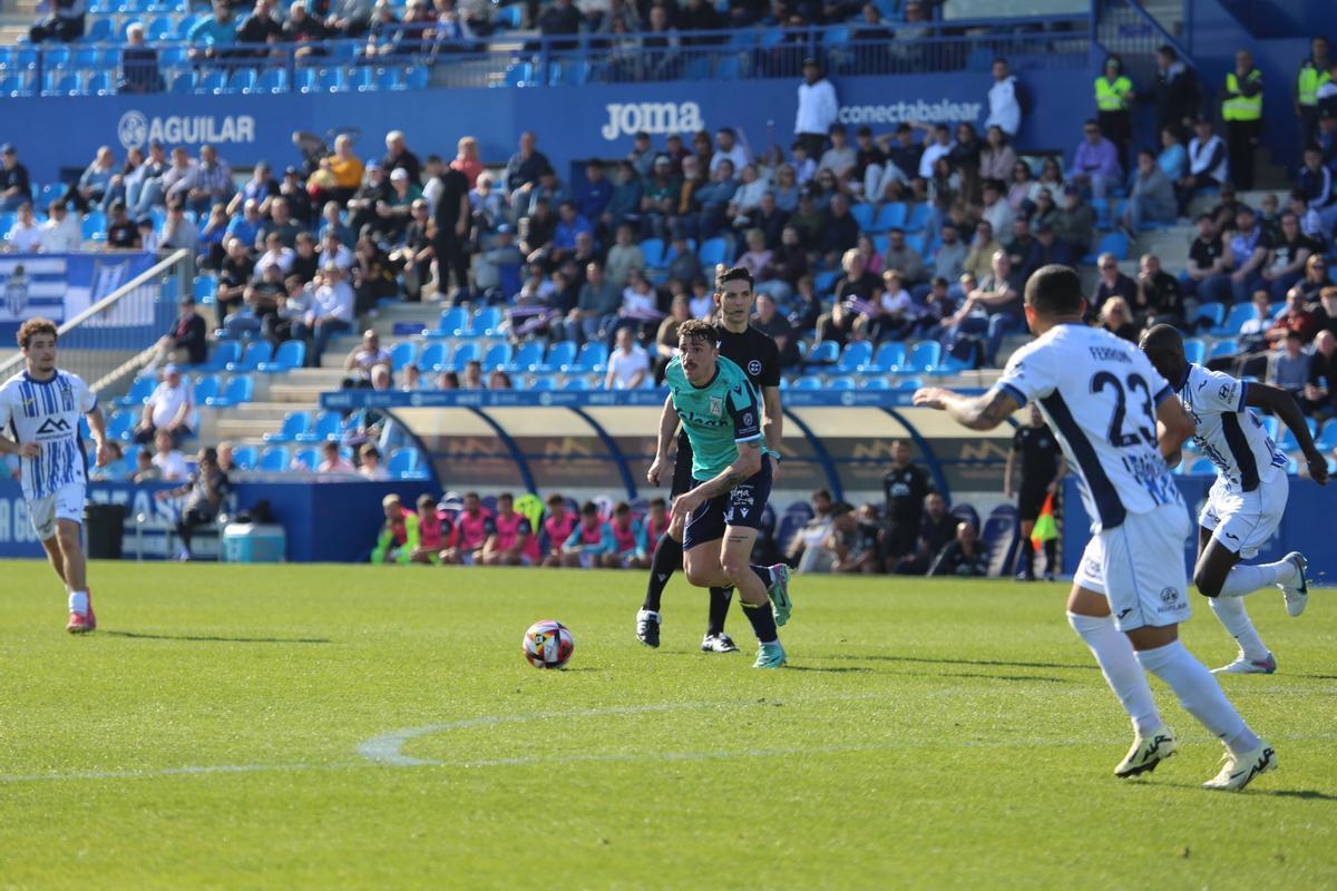 Luis Vacas tuvo la primera ocasión del partido para el Atlético Sanluqueño contra el Atlético Baleares
