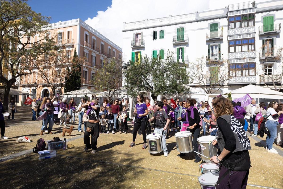 Galería: todas las imágenes de la concentración en Ibiza por el Día internacional de la Mujer