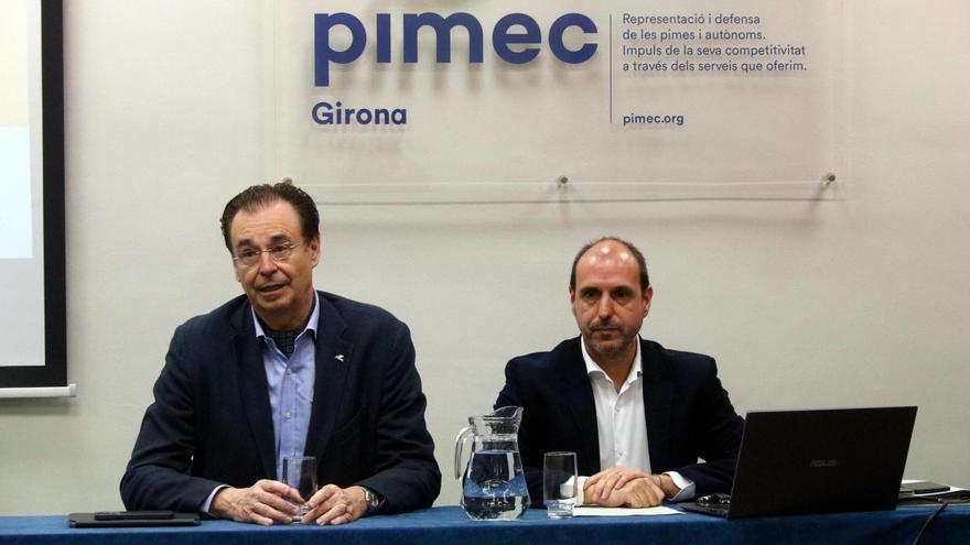 El president de Pimec Girona, Pere Cornellà, i el director de l'Àrea d'Economia i Empresa de la patronal, Carles Mas, durant la jornada.