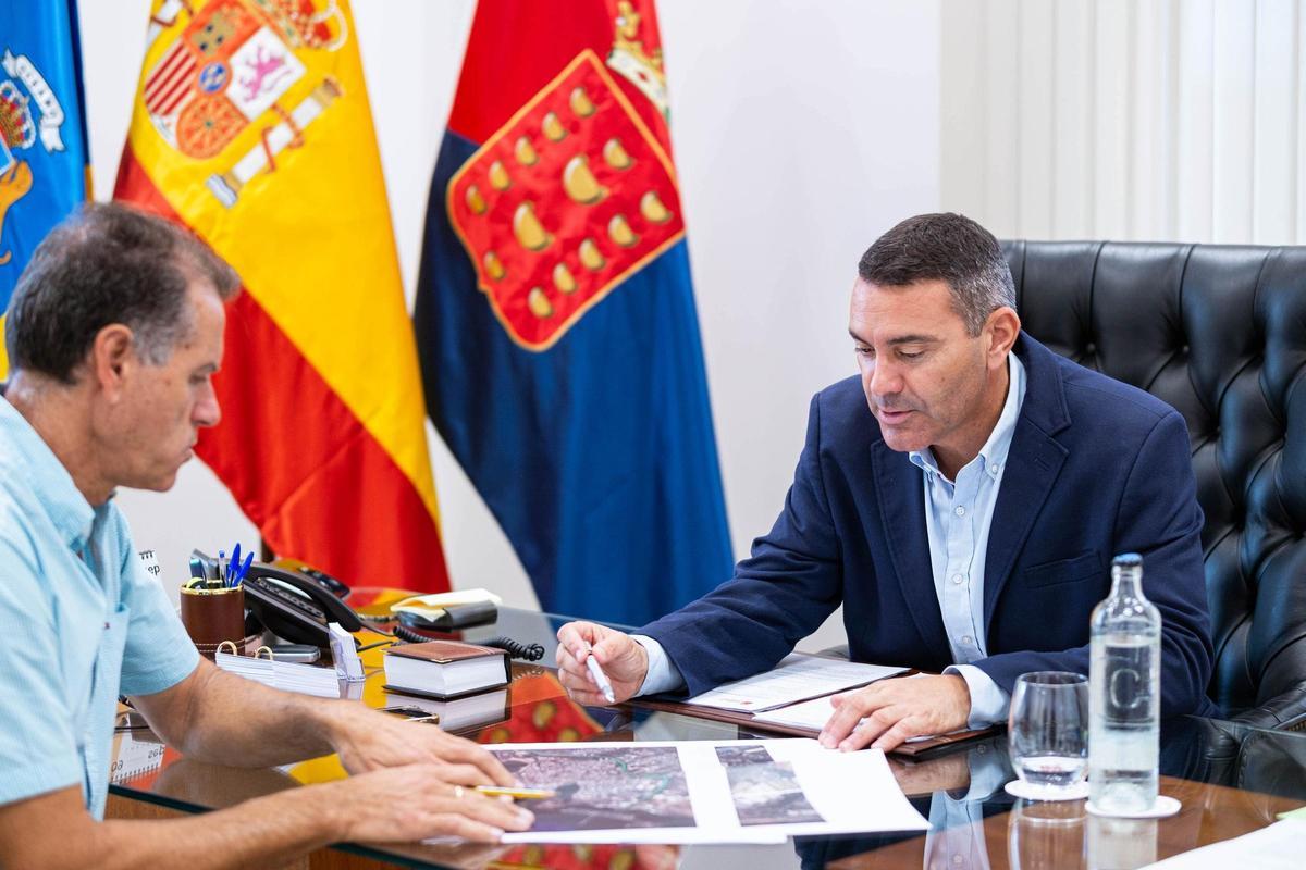 Domingo Cejas (i) y Oswaldo Betancort, en el Cabildo de Lanzarote