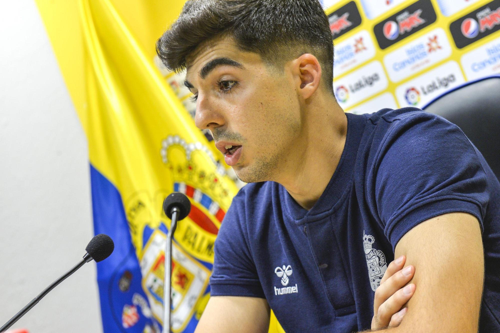 Presentación de Clemente como nuevo jugador de la UD Las Palmas