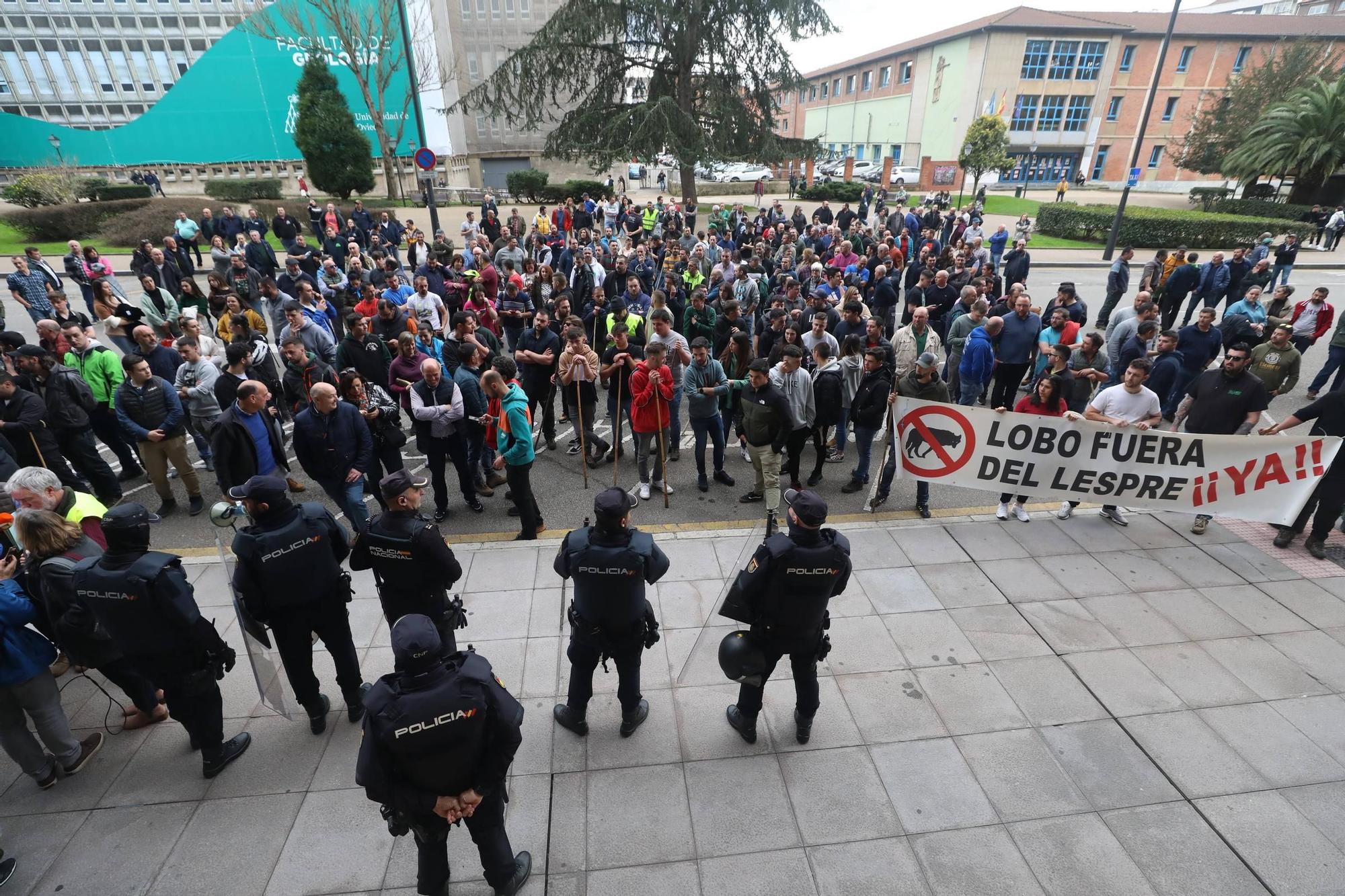 Protestas de los ganaderos y agricultores en Oviedo