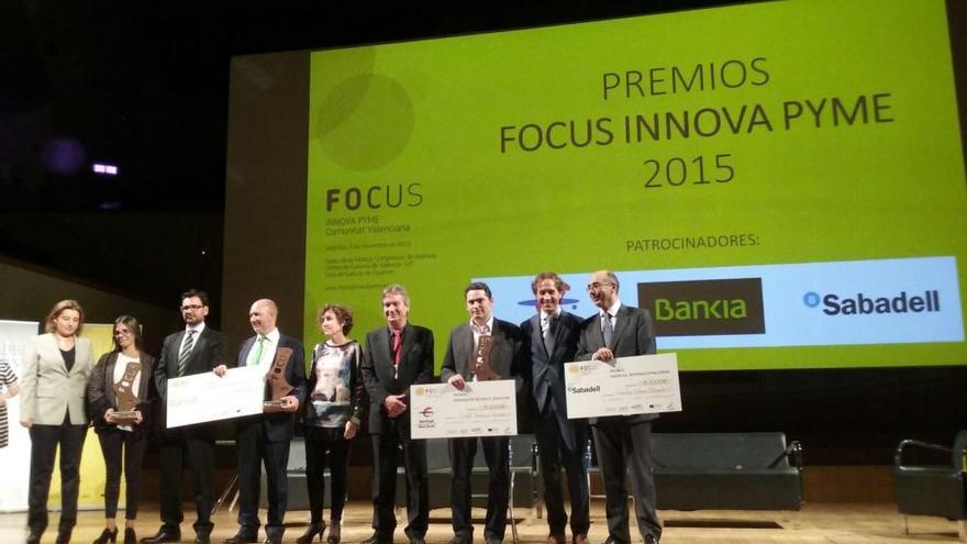 El director general de Economia Social, Francisco Álvarez, junto a los premiados