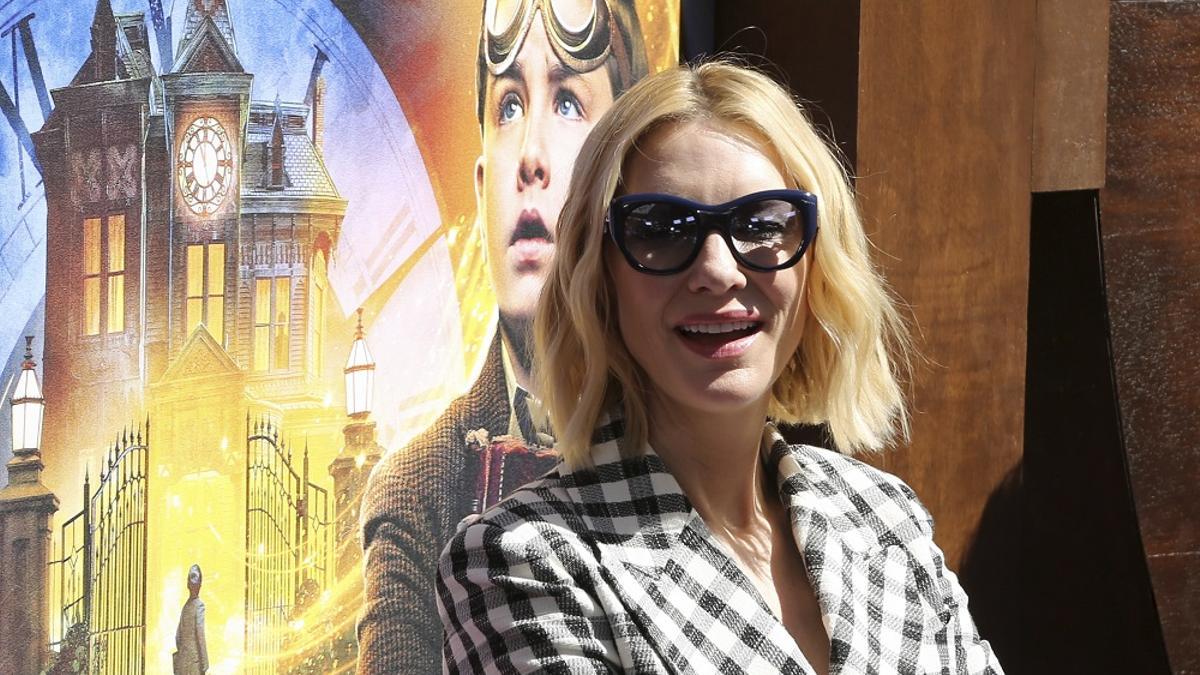 Cate Blanchett con gafas de sol