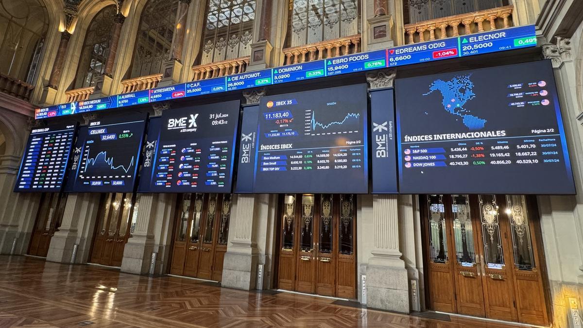 Paneles en el palacio de la Bolsa de Madrid.