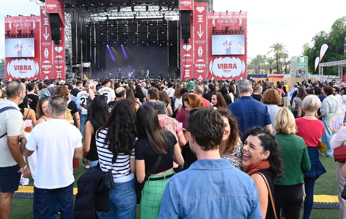 Ambiente en el arranque del Oasis Elche Music Fest este sábado en Elche