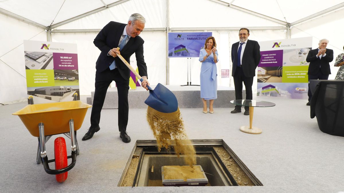 Azcón coloca la primera piedra en la nueva planta de Novaltia en Zaragoza