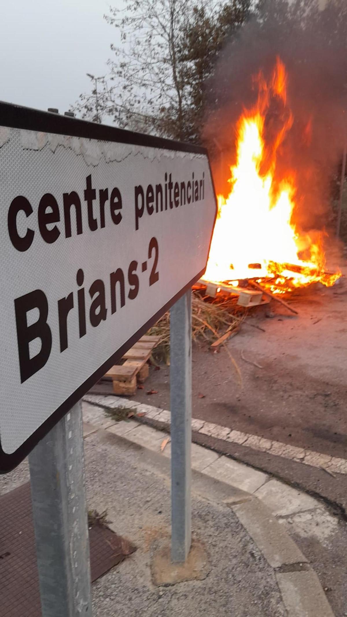 Protestas en los accesos a la cárcel de Brians para pedir mayor seguridad