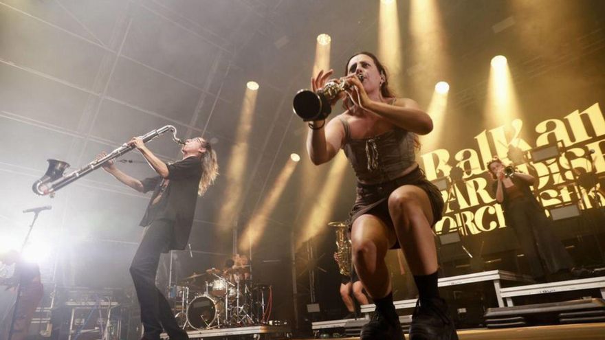 &quot;Balkan Paradise Orquestra&quot; en concierto