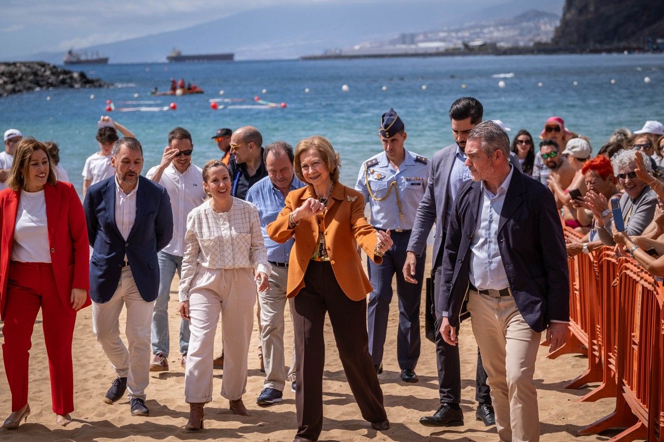 La reina Sofía asiste en Tenerife a una suelta de tortugas marinas recuperadas de lesiones