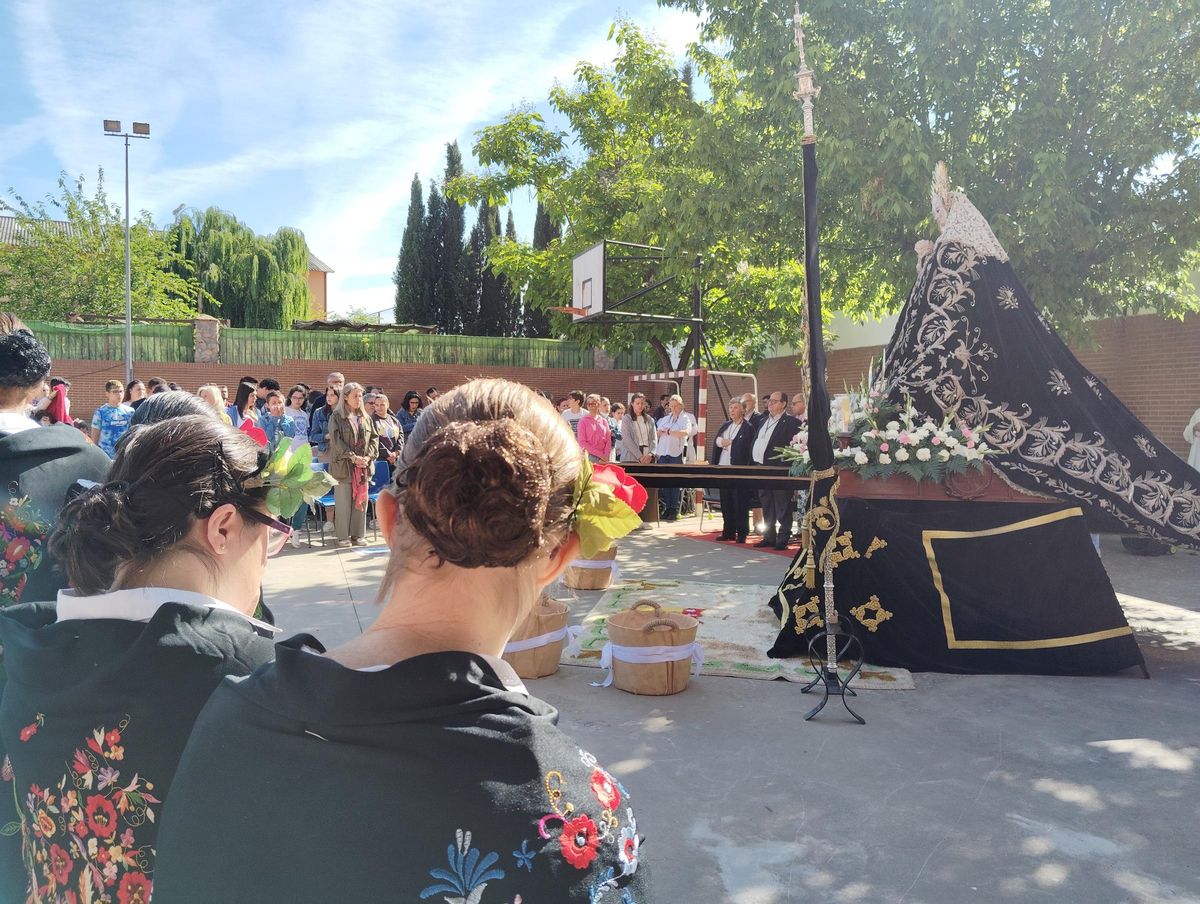 La Soledad, en el patio del colegio Nuestra Señora de la Luz.