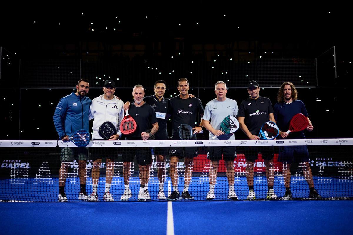 Bela con sus ex compañeros y rivales y con Puyol y Vacchi