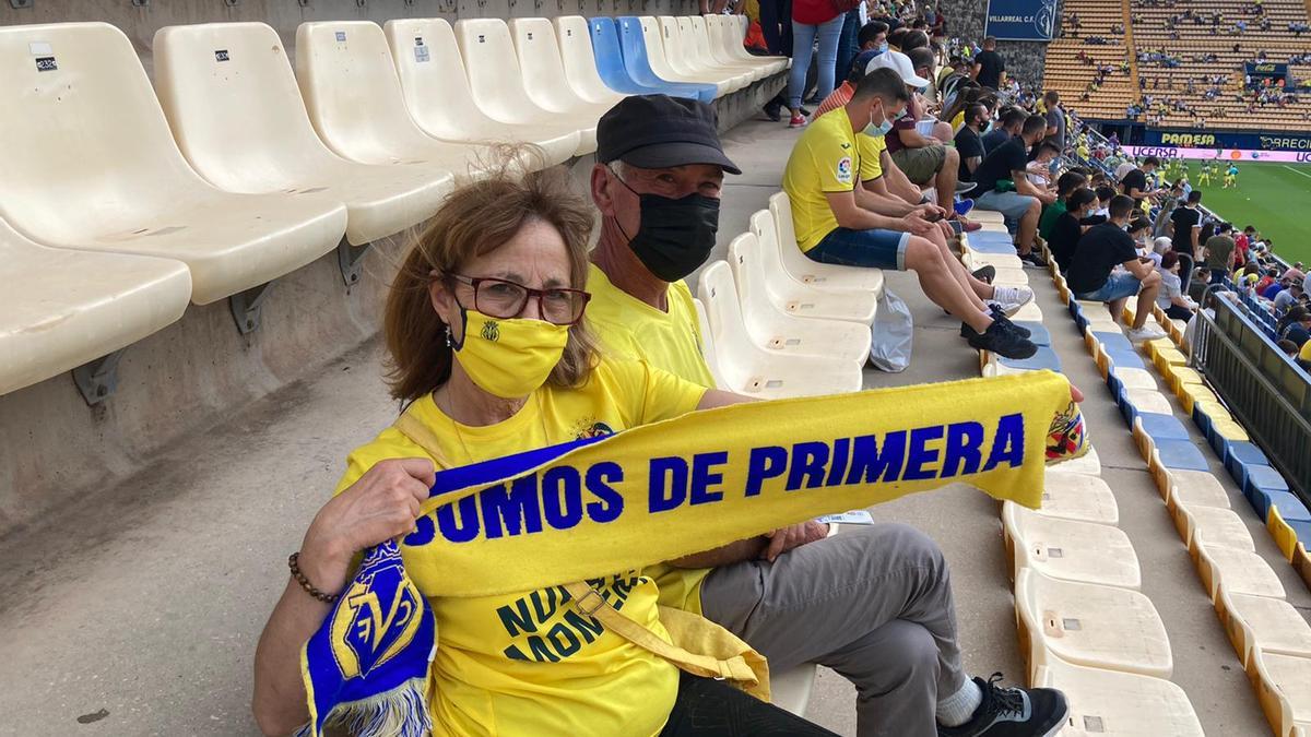 Aficionados que regresan al Estadio de la Cerámica.