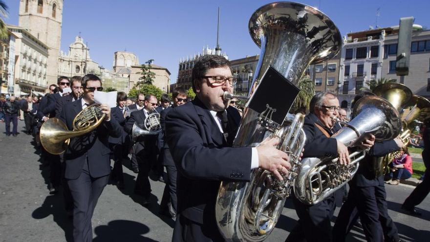 Entrada de las bandas de música de Valencia en la ciudad.