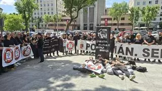 Los vecinos de La Unión plantan cara al sellado de la bahía de Portmán en Madrid
