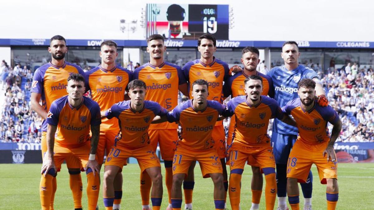 Alineación titular del Málaga CF en el partido de este domingo en Butarque.