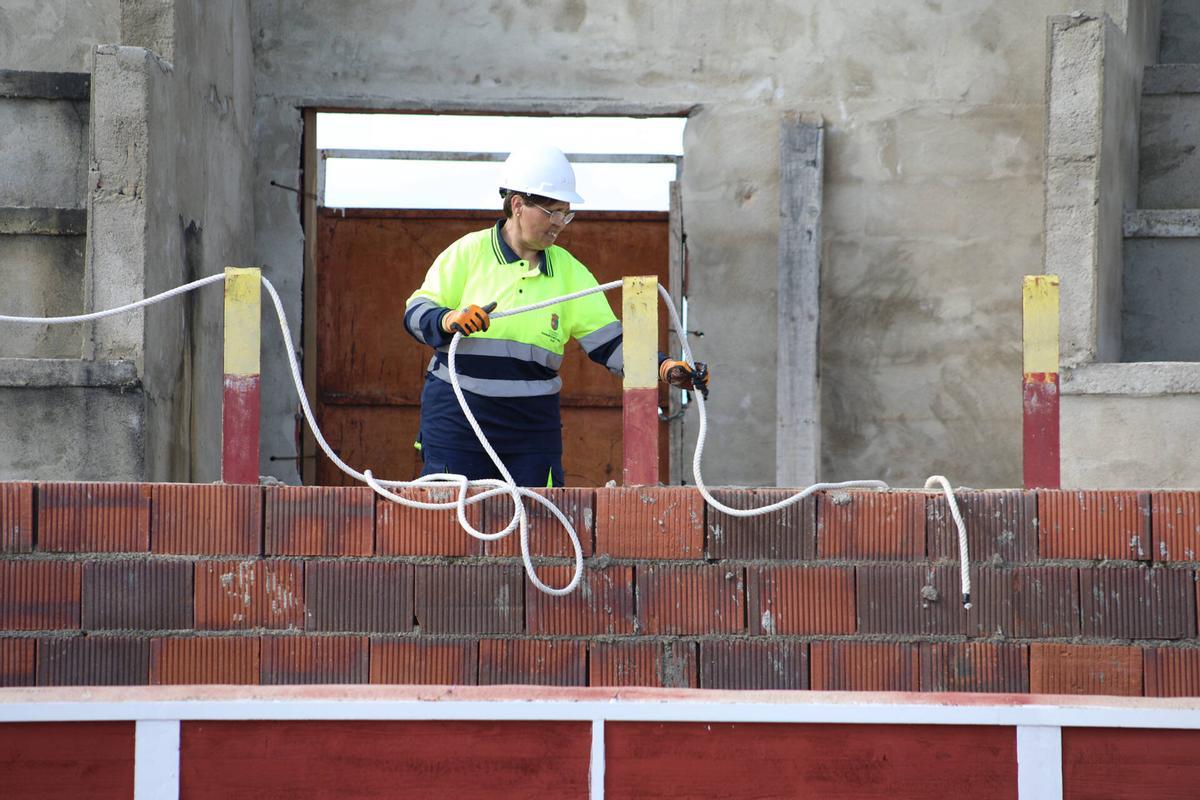 Obras en la plaza de toros de Sanzoles