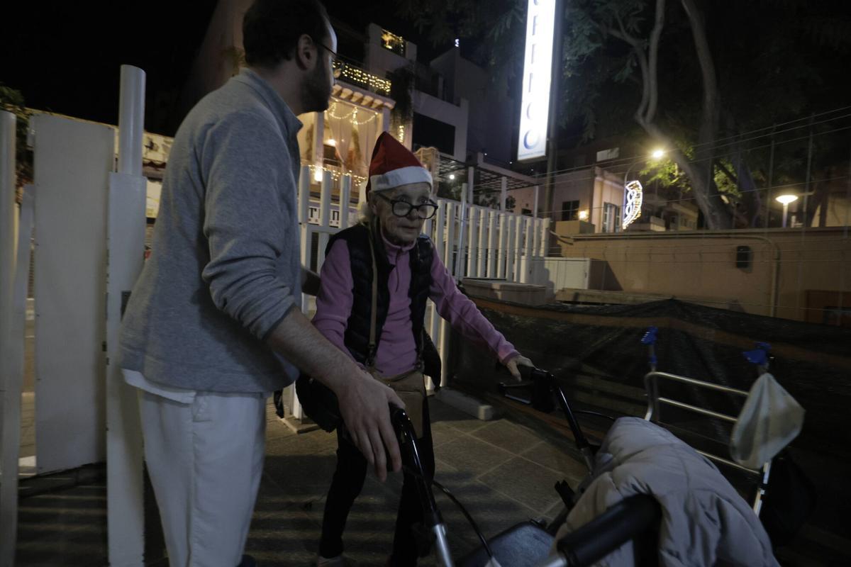 Los taxistas pasean a los mayores por Palma