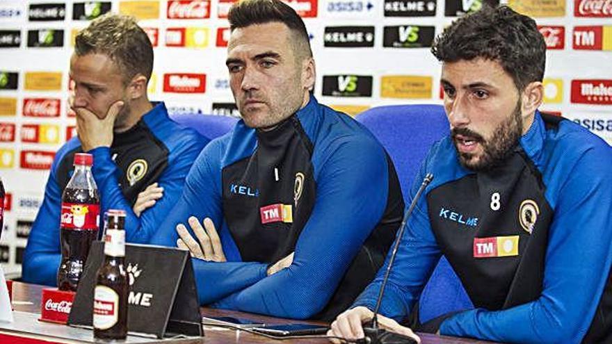 Els tres capitans de l&#039;Hèrcules, ahir, en roda de premsa.