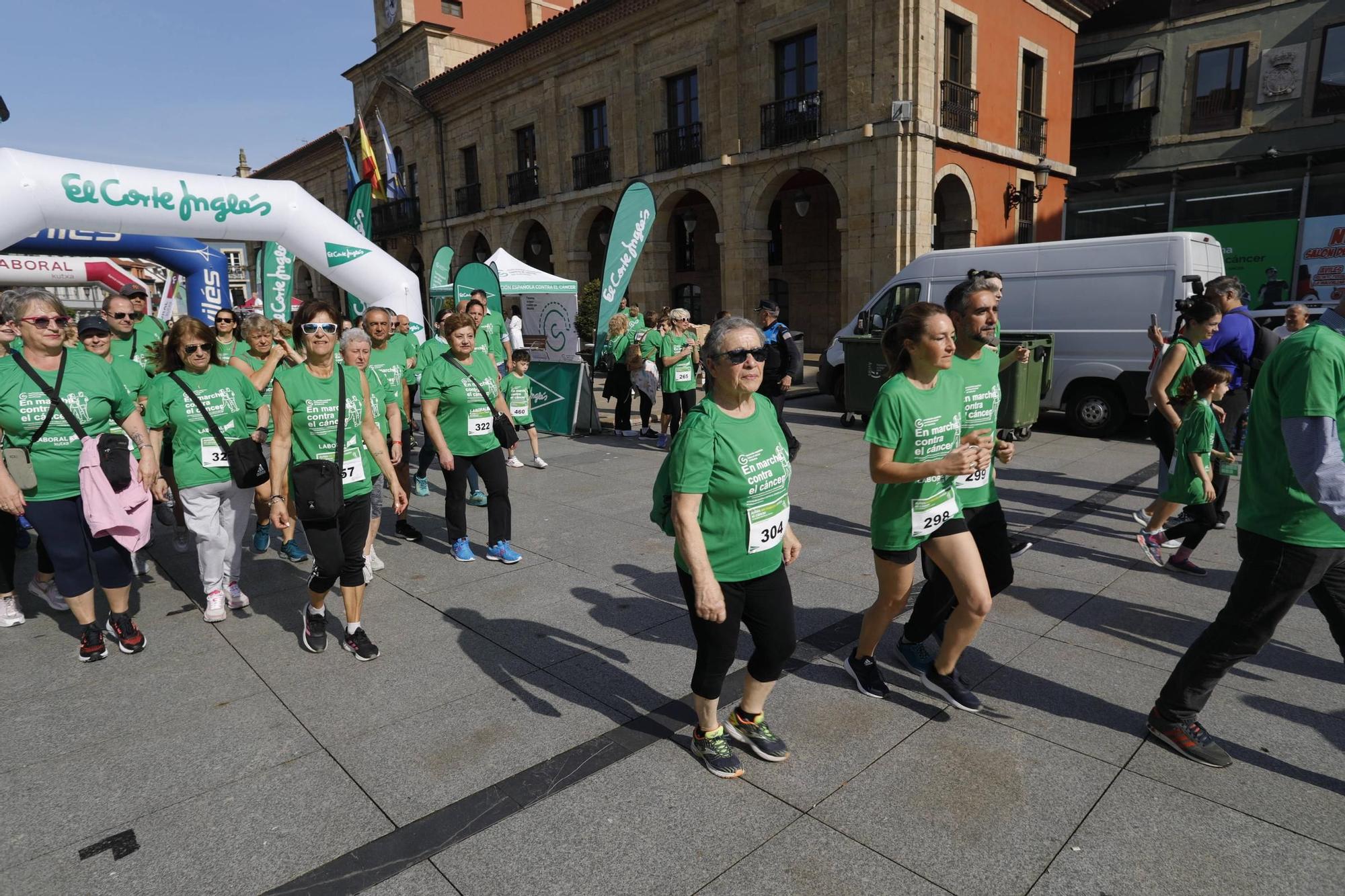 EN IMAGENES: La "marea verde" de la marcha contra el cáncer de Avilés