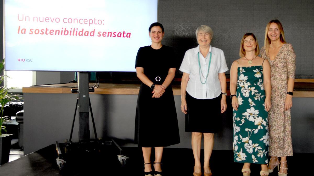 De izquierda a derecha Saray González, Carmen Riu, Lola Trian y Catalina Alemany.