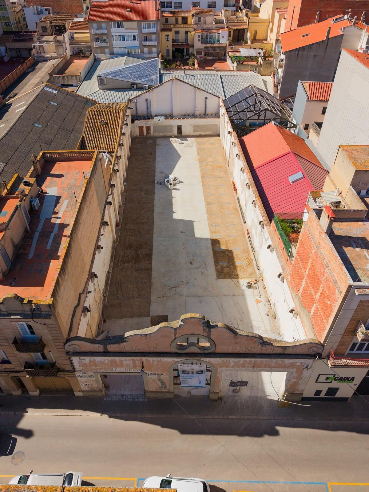 Imatge aèria del nou aparcament públic entre el carrer Nou i el Méndez Núñez