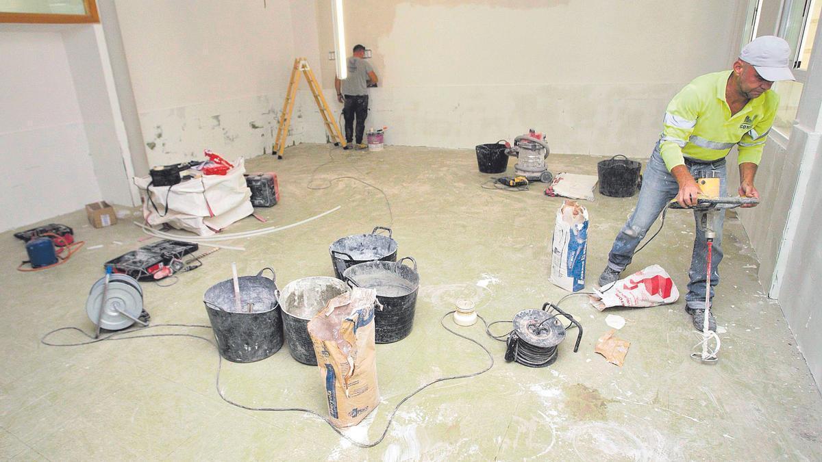 Obras para preparar nuevas aulas de 2-3 años.