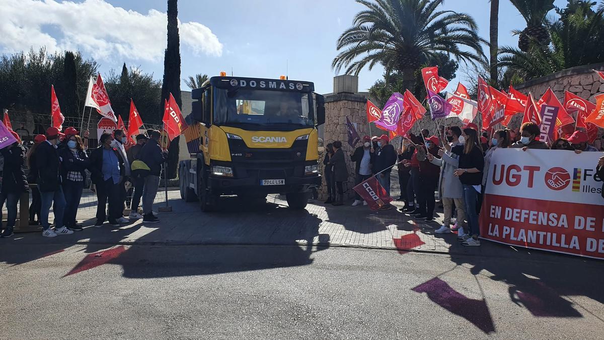 Los trabajadores del Hotel Blau Portopetro, en pie de guerra por conservar sus empleos