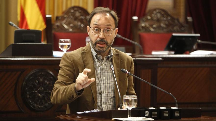 El diputado de Més per Menorca Josep Castells dice adiós a la primera línea política: "La eternización de cargos no es positiva"