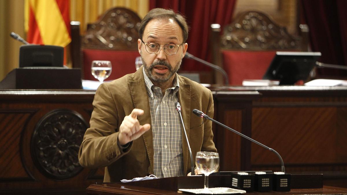 Archivo - El diputado de MÉS per Menorca en el Parlament balear, Josep Castells.