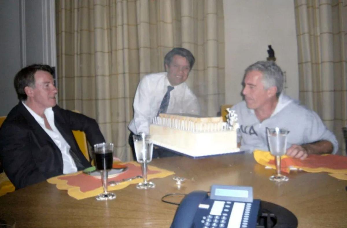 El Regne Unit investigarà els vincles entre el seu exambaixador als EUA i Epstein