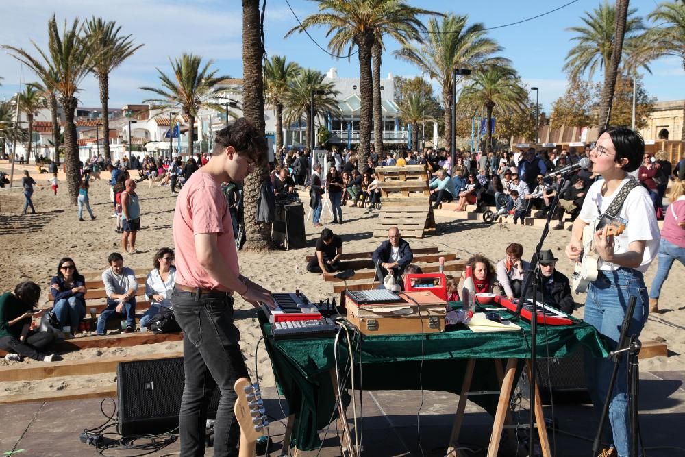 El Festivalet omple de ritme la platja de Roses