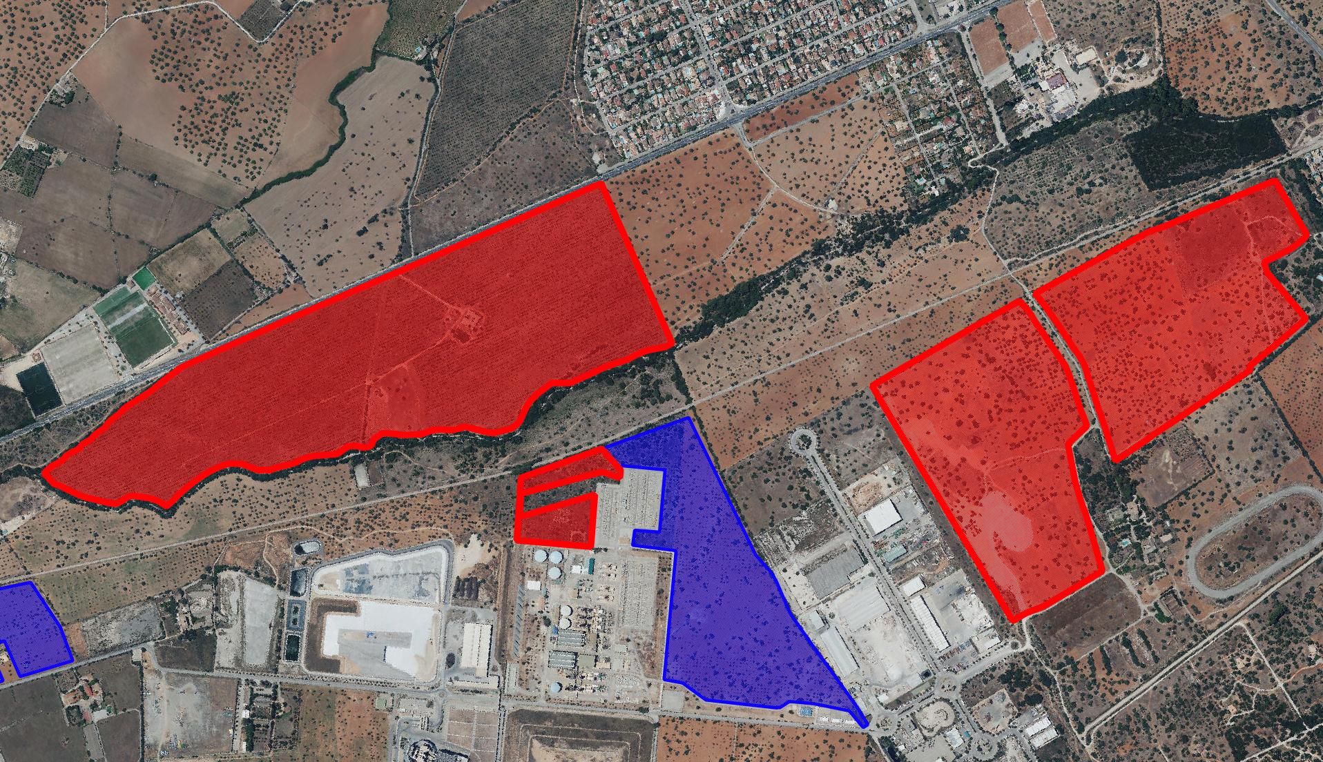 Parques fotovoltaicos | Esta es la comparativa del suelo rústico antes y después de las placas solares