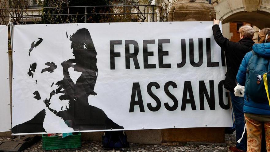 Julian Assange se aferra a su última oportunidad ante la justicia británica para evitar la extradición a Estados Unidos