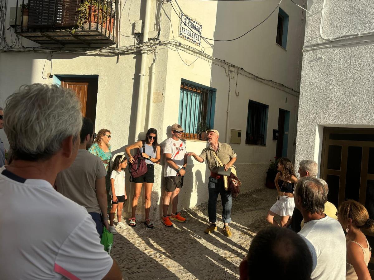 El punto de encuentro y partida de la ruta es La Batería del Calvario y recorren toda la ciudadela amurallada.