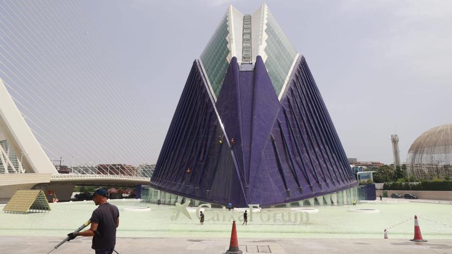 Últimos retoques en el Caixaforum València antes de su apertura