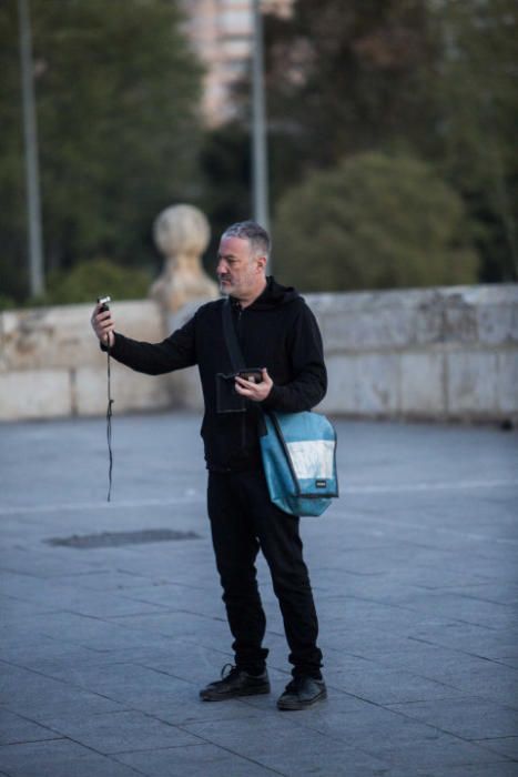 Spencer Tunick desnuda a 2.000 personas en València frente a las Torres de Serranos