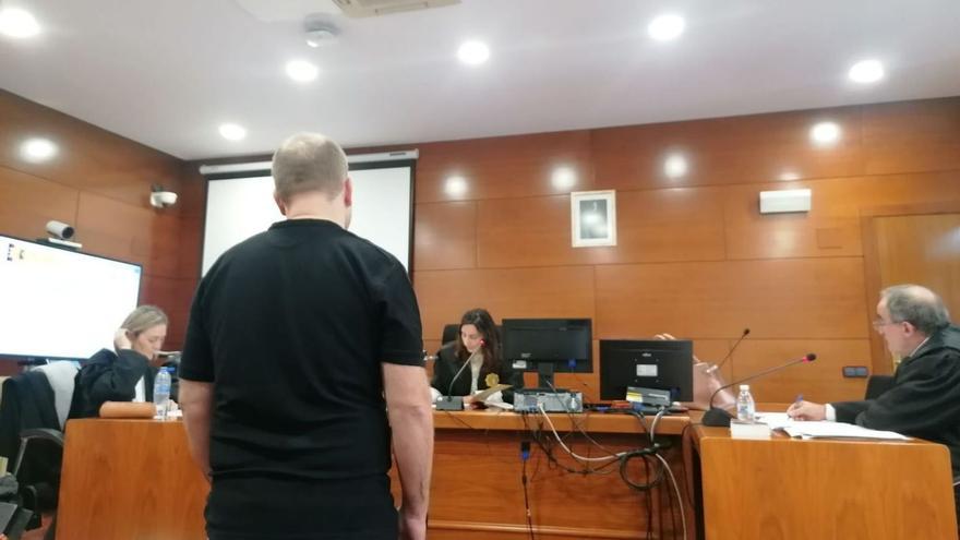 El médico que sufrió la agresión describe los hechos en el Juzgado de lo Penal.