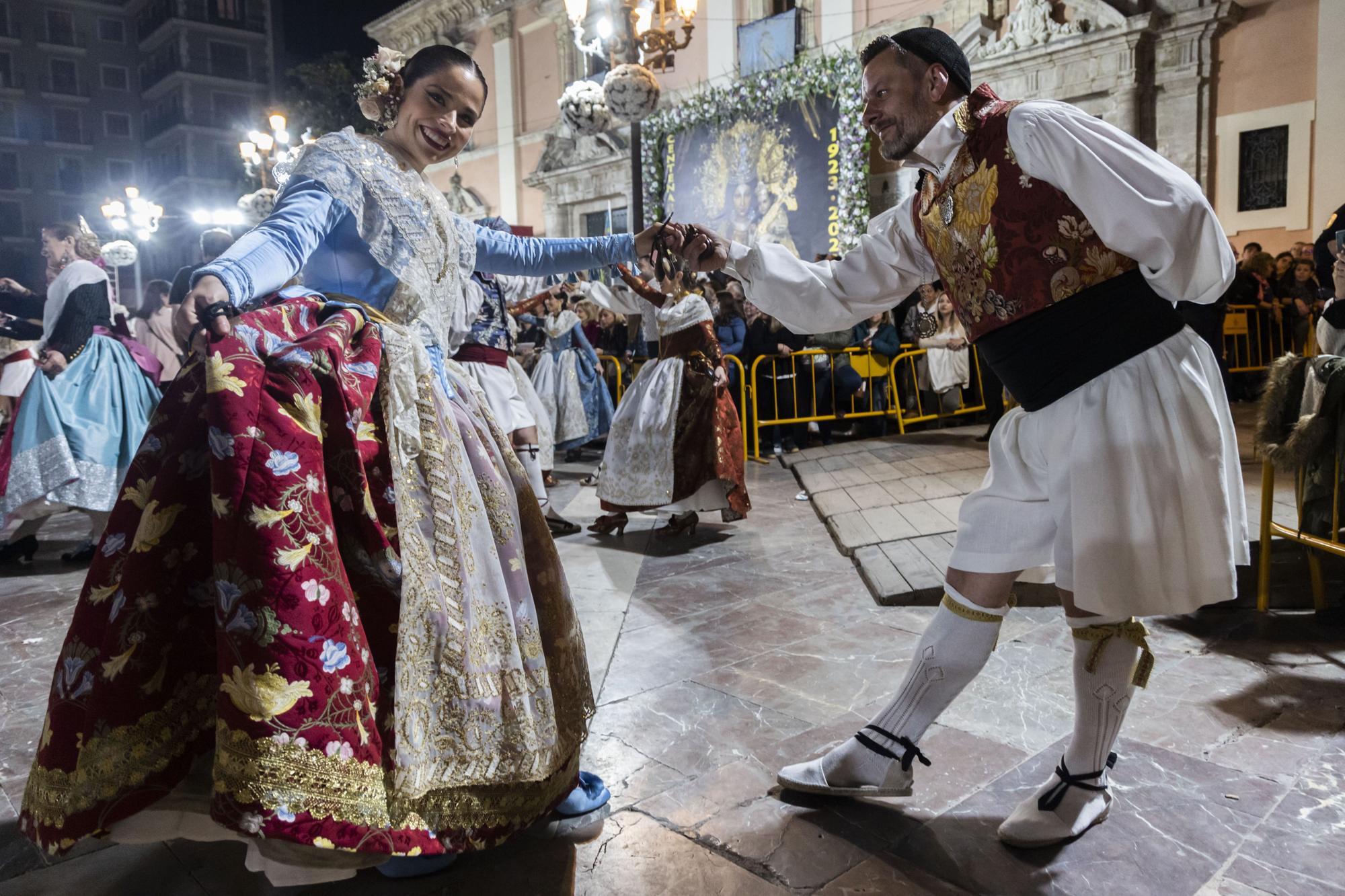 Los estilos de indumentaria tradicional de las falleras mayores y cortes 2020-2021 y 2022