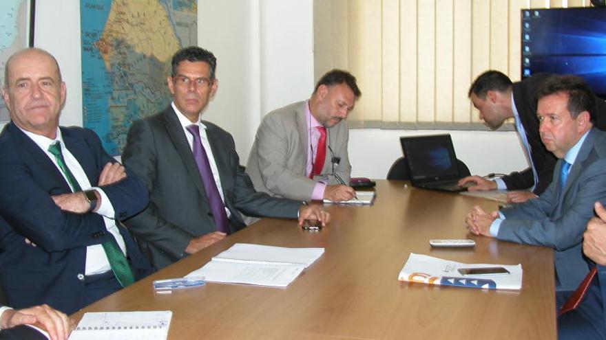 Reunión de los representantes del Gobierno canario y de Asinca con empresarios españoles en Dakar.