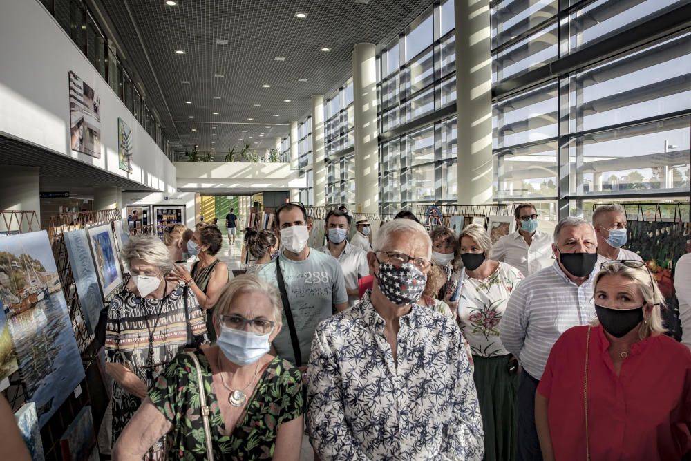 El arte abraza a los sanitarios de Son Espases