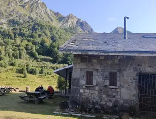 Reabierto, con "servicios básicos" y tras ocho meses de parón, el refugio de montaña de Brañagallones (Caso)