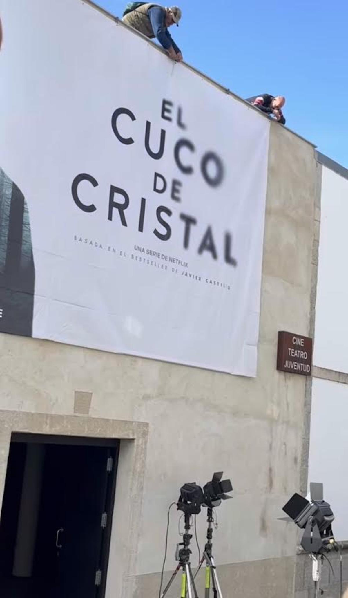 Lona desplegada en el Cine-Teatro Juventud de Hervás.