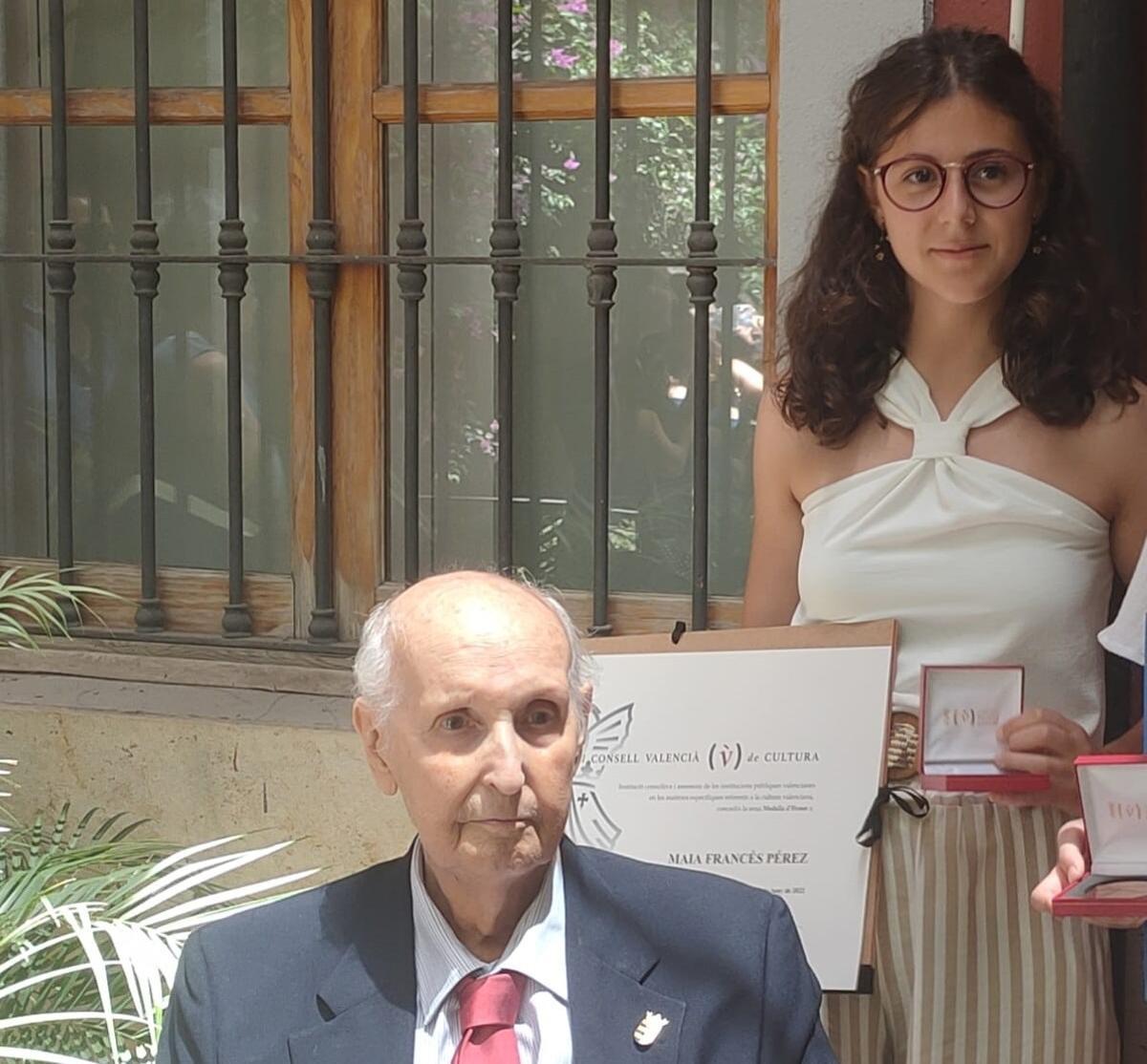 Maia, junto a Santiago Grisolía, en la entrega de premios del CVC.