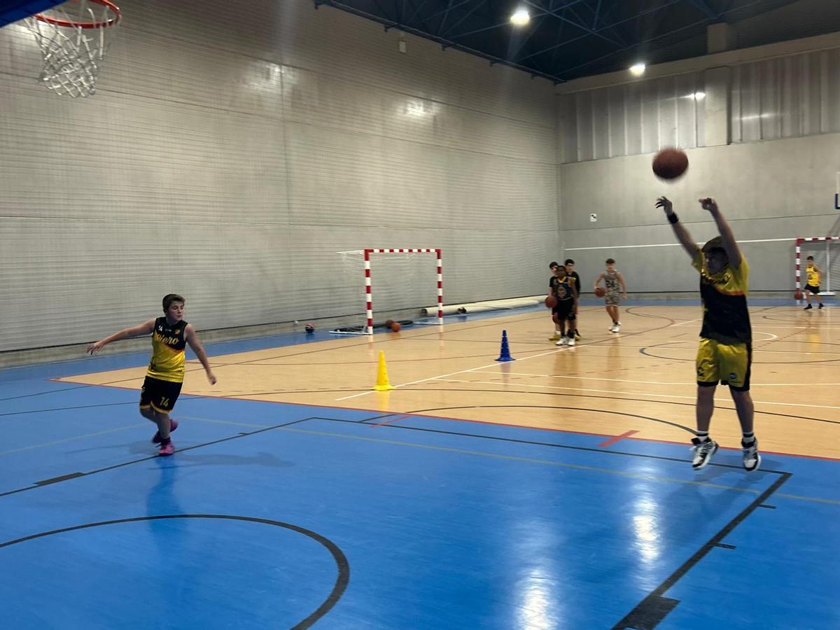 Entrenamiento del Club Baloncesto Siero