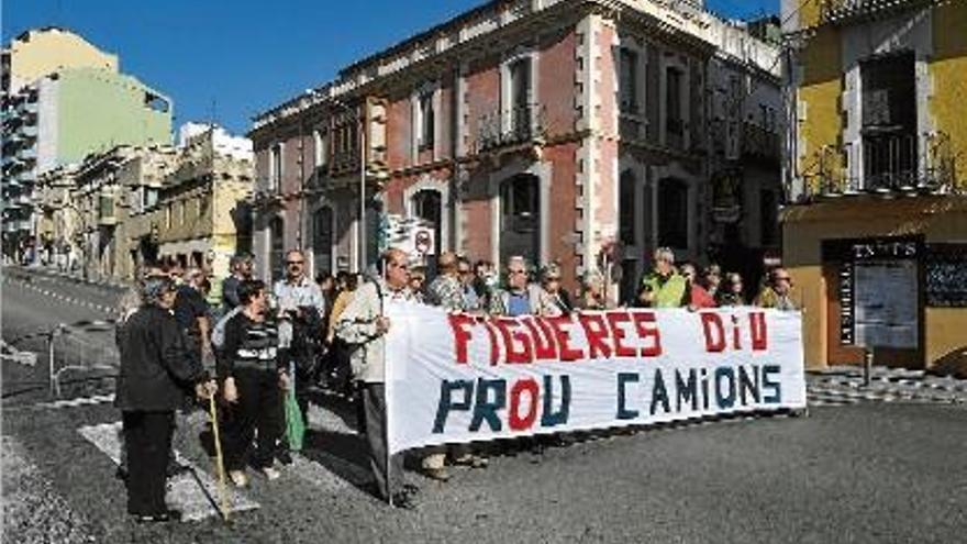 Veïns de Figueres van fer ahir el segon tall a l&#039;antiga N-II al seu pas pel centre de la ciutat.