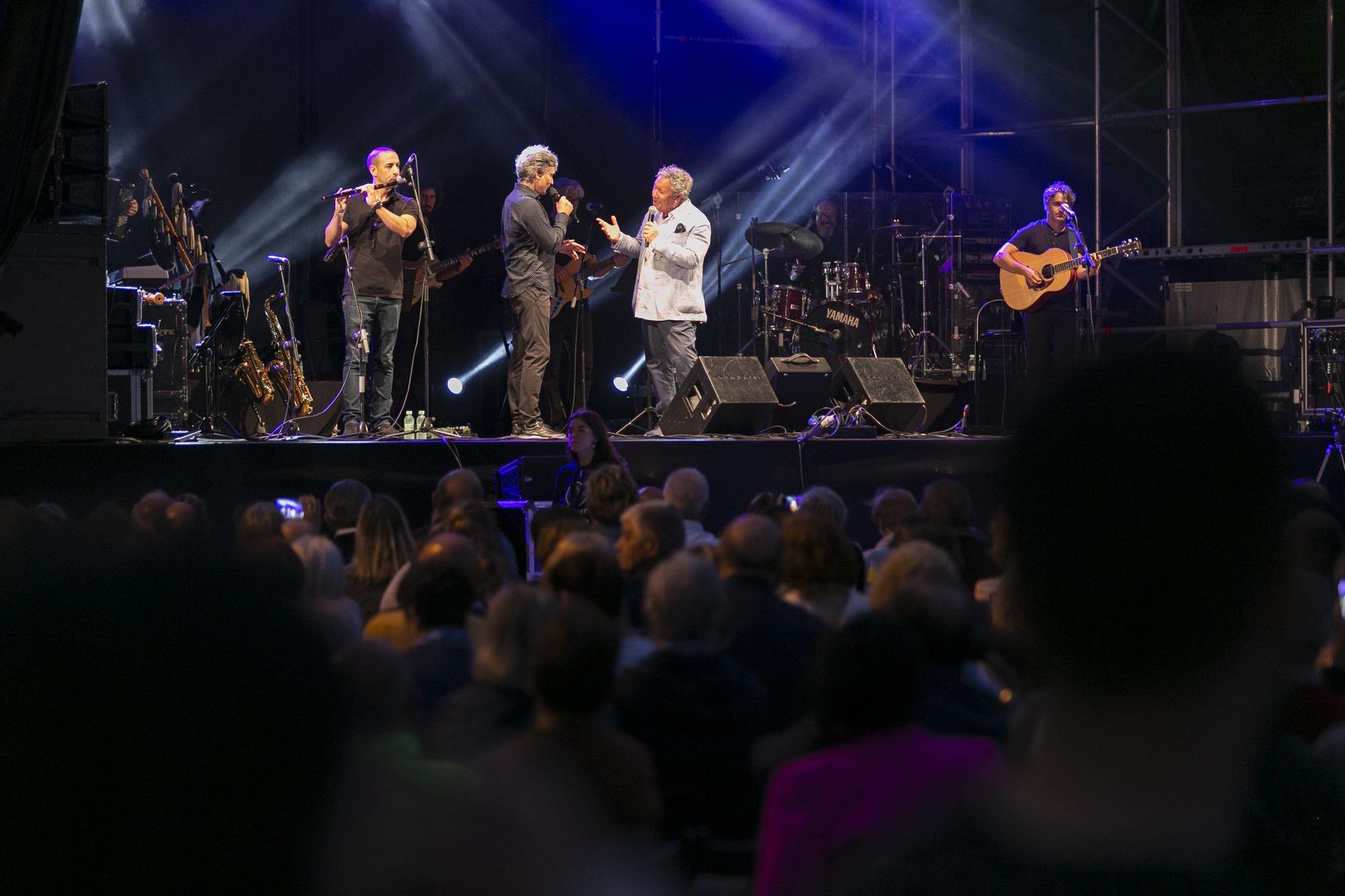 Así fue el concierto de Nando Agüeros, sus "amigos asturianos" y Rosa López en Luanco