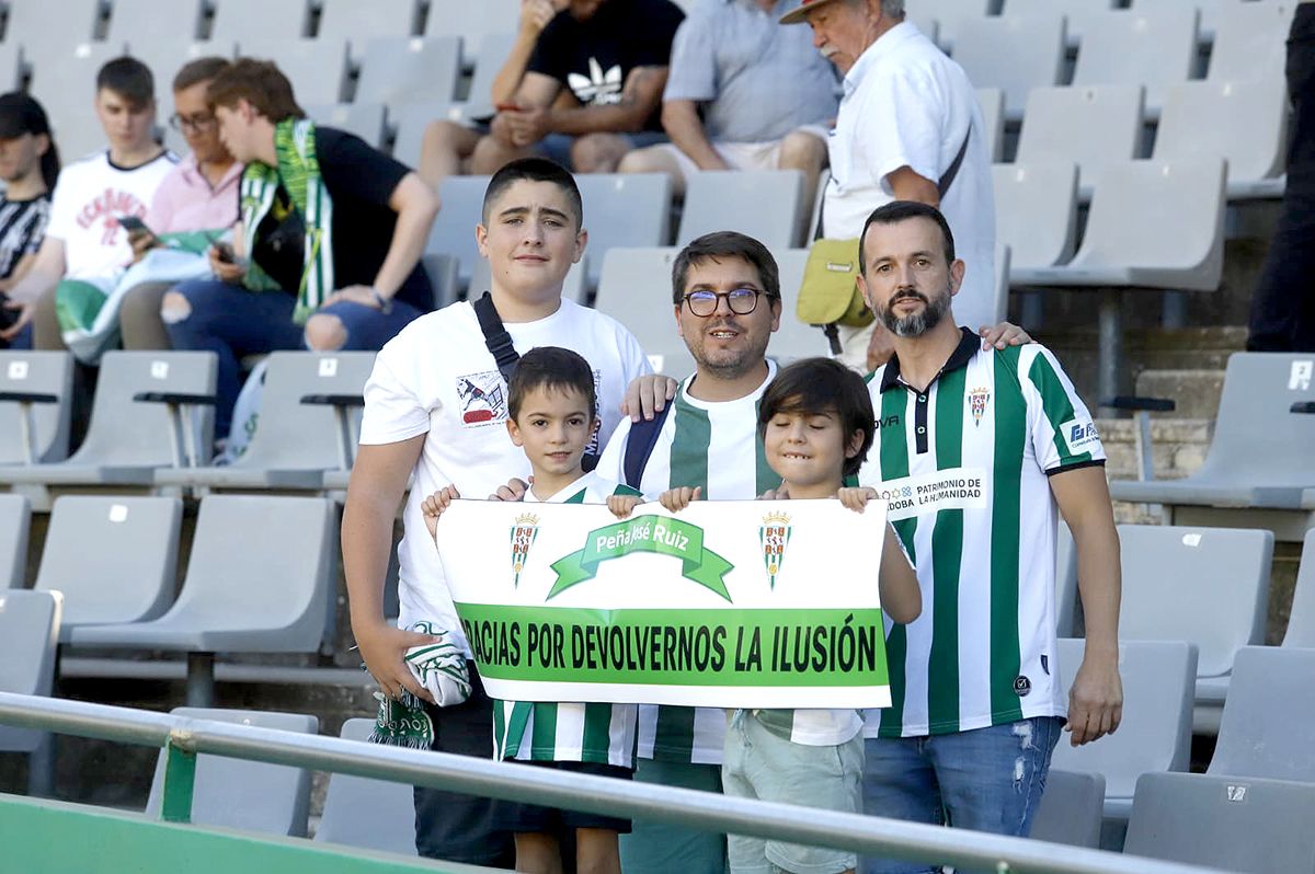 Las imágenes de la afición del Córdoba CF - Fuenlabrada