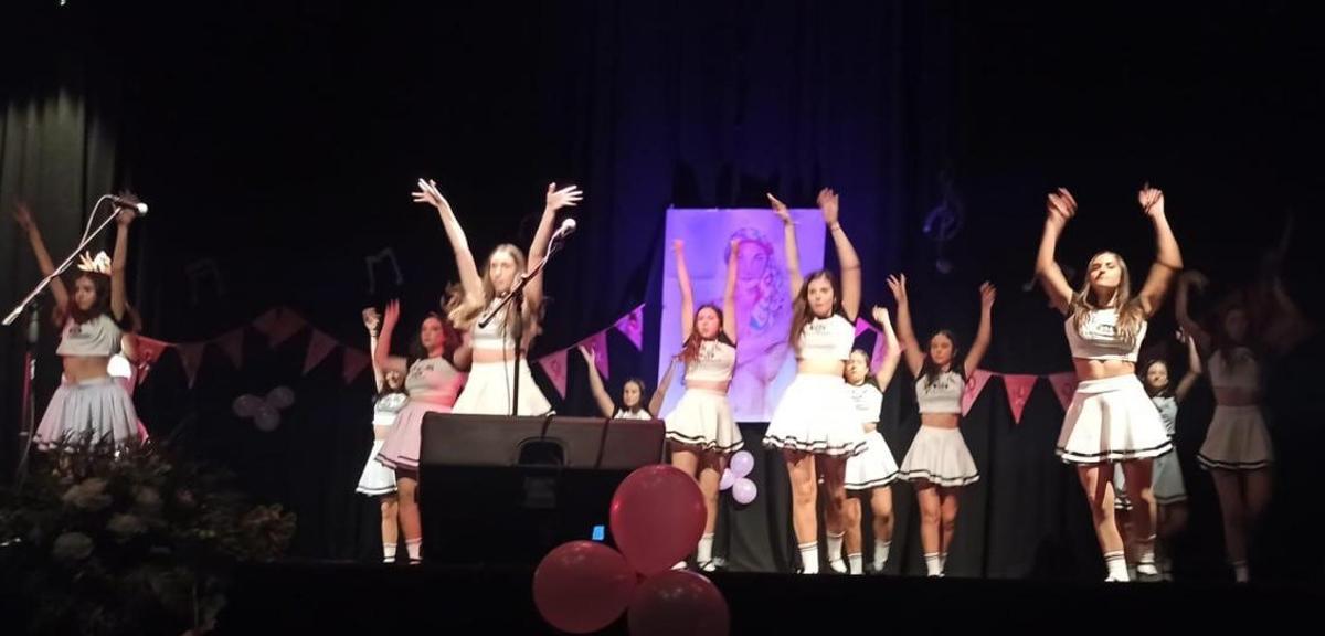 La actuación de la escuela de danza Élite.