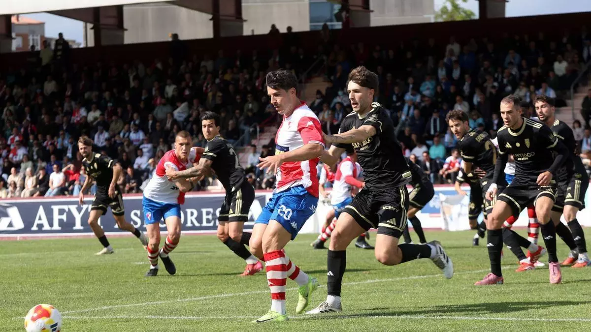 El Compostela asalta A Lomba y arrebata el liderato al Arosa (0-2)